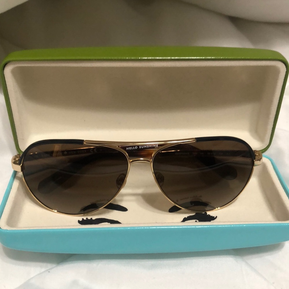 Sunglasses style aviator